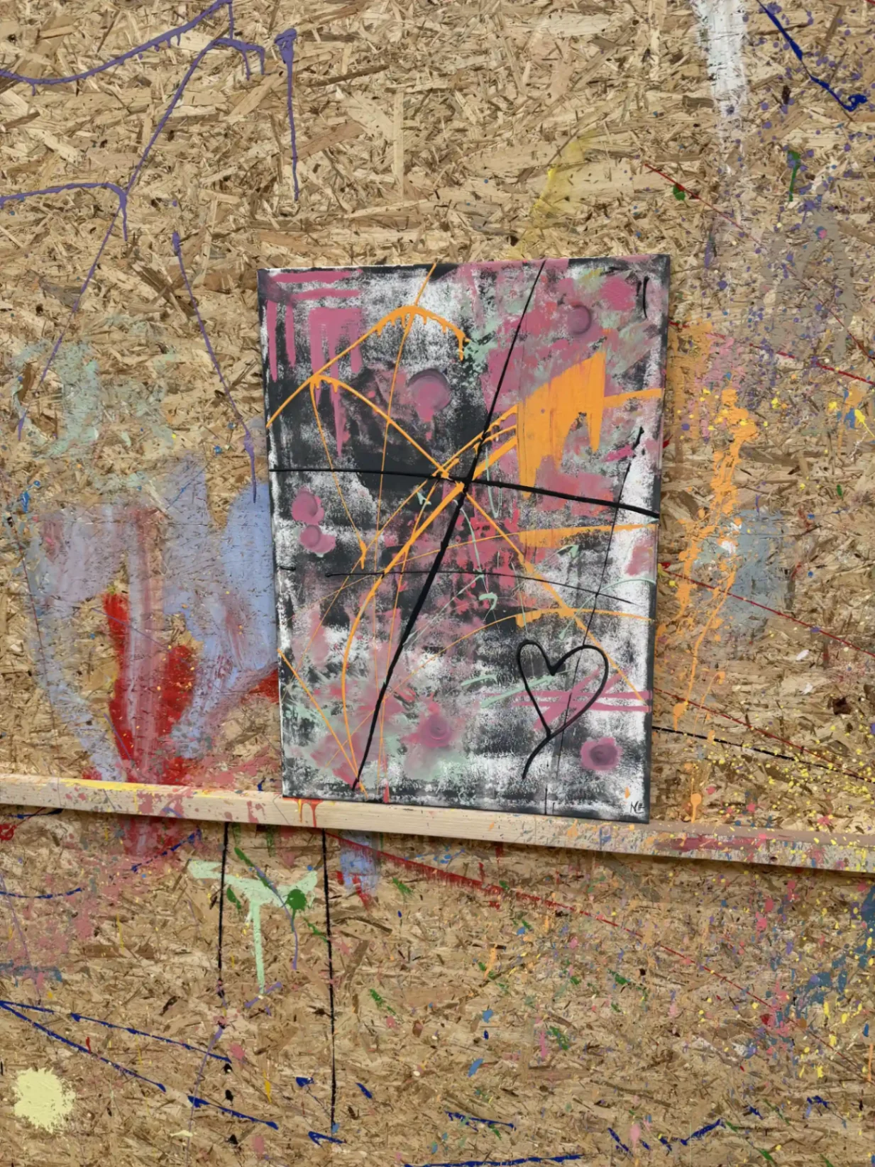 Sanftes Kunstwerk in Mintgrün mit weißen und goldenen Akzenten – ruhig und harmonisch.